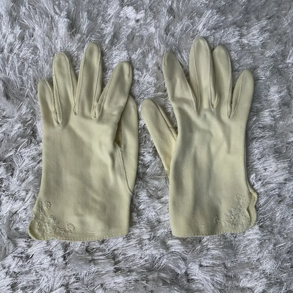 50s 60s Ivory Short White Gloves Embroidered OSFM